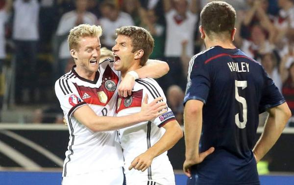 Thomas M&uuml;ller fez dois e ainda acertou a trave na vit&oacute;ria da Alemanha, neste domingo.(Imagem:Ag&ecirc;ncia EFE)