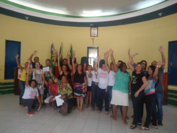 Após 5ª rodada de negociações, professores decidem manter greve
