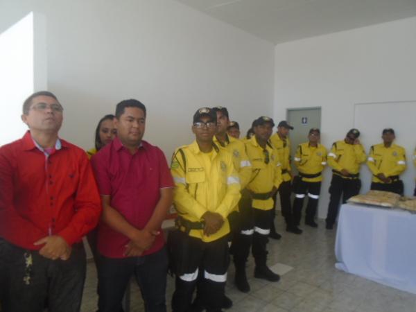  Sutran entrega novo fardamento aos agentes de tr&acirc;nsito de Floriano.(Imagem:FlorianoNews)