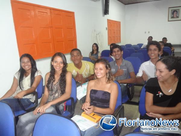 AFES realizou cerim&ocirc;nia de posse dos Gr&ecirc;mios Estudantis de Floriano.(Imagem:FlorianoNews)