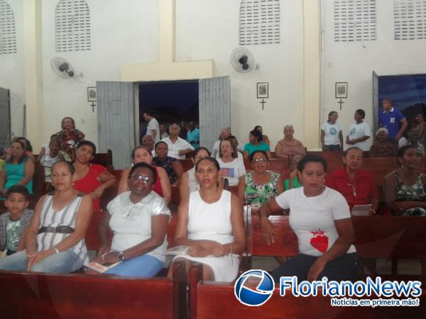 Prociss&atilde;o encerrou os festejos de Santa Luzia em Floriano.(Imagem:FlorianoNews)