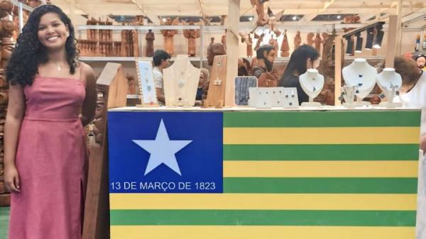 Edielly Christini, designer e propriet&aacute;ria da Aflorar Joias. (Imagem:Arquivo pessoal)