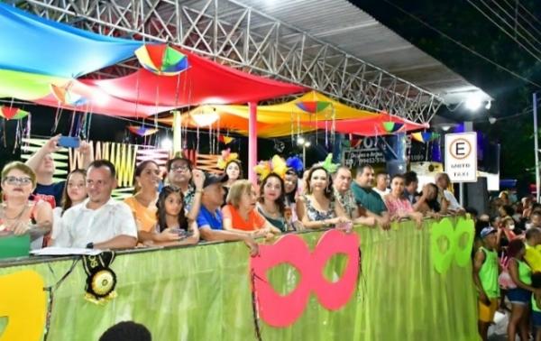 Floriano: desfile das escolas de samba leva milhares de foli&otilde;es &agrave; avenida(Imagem:Reprodu&ccedil;&atilde;o/PMF)