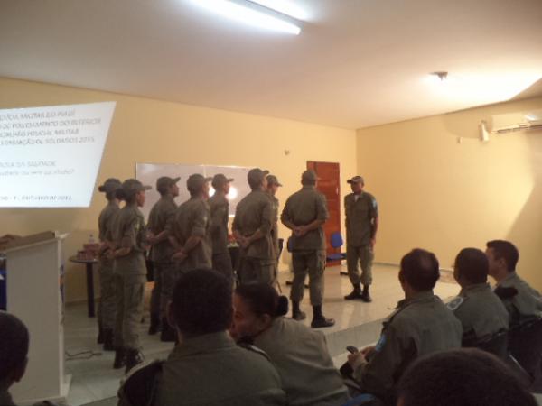 Concludentes do Curso de Forma&ccedil;&atilde;o de Soldados participam de aula da saudade.(Imagem:FlorianoNews)