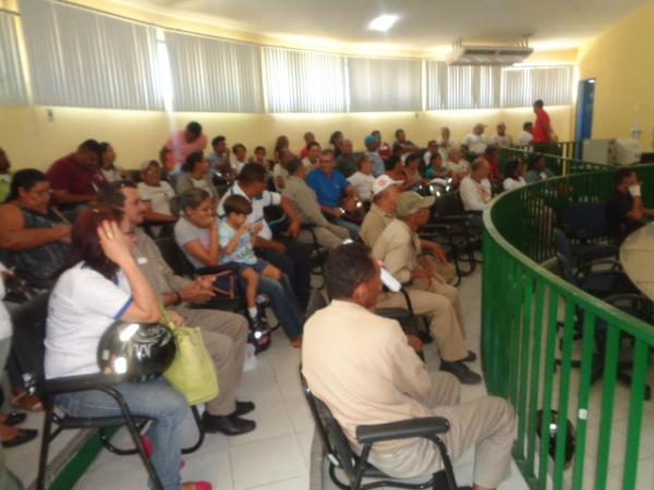 Reuni&atilde;o articula vacina&ccedil;&atilde;o Antirr&aacute;bica em Floriano.(Imagem:FlorianoNews)
