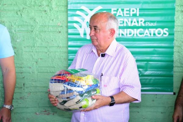 Prefeitura de Floriano entrega cestas básicas em parceria com o SENAR(Imagem:Secom)