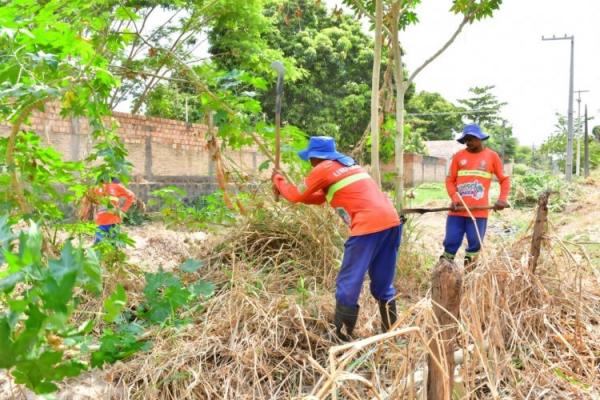 Floriano: Secretaria de Infraestrutura inicia limpeza dos riachos que cortam o munic&iacute;pio(Imagem:Secom)