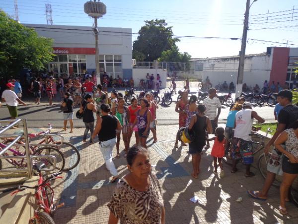 Falso boato sobre Bolsa Família causou tumulto em Floriano.(Imagem:FlorianoNews)