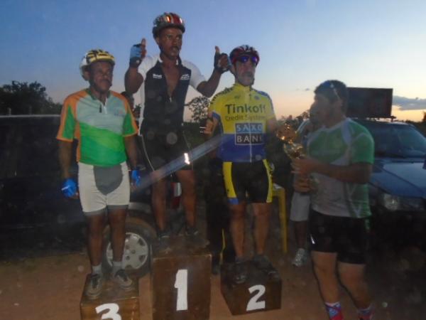 Atletas participam de mais uma edi&ccedil;&atilde;o da Corrida Cicl&iacute;stica do Pequi.(Imagem:FlorianoNews)