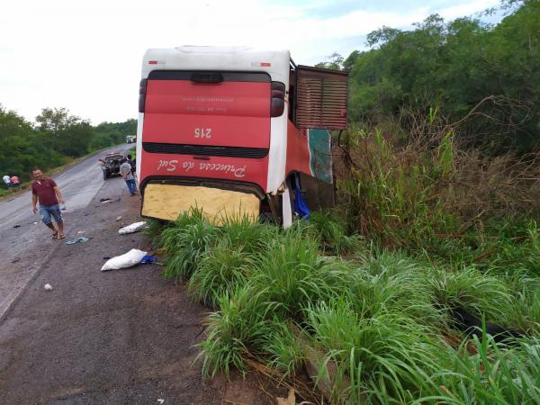 &Ocirc;nibus vira em Bertol&iacute;nia e deixa mais de 40 feridos(Imagem:Divulga&ccedil;&atilde;o)