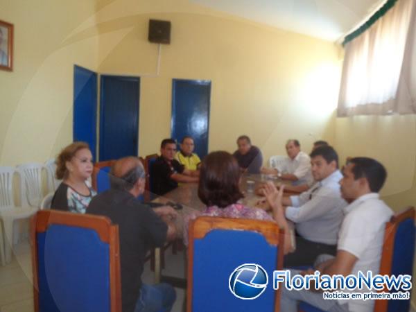 Agentes banc&aacute;rios n&atilde;o comparem a reuni&atilde;o sobre melhorias no atendimento &agrave; popula&ccedil;&atilde;o.(Imagem:FlorianoNews)