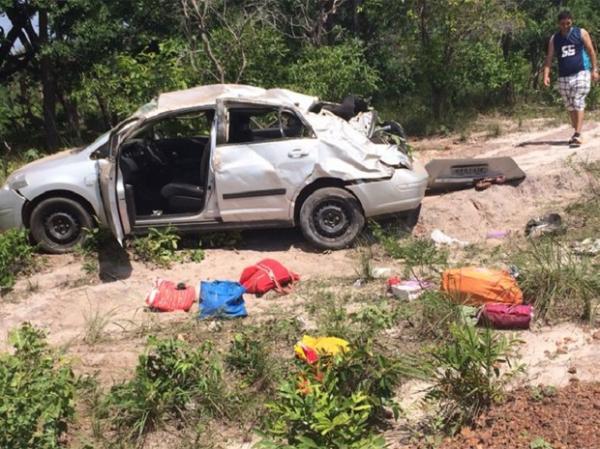 Quatro pessoas ficaram feridas ap&oacute;s o capotamento na BR-343.(Imagem: Niltomar Andrade)