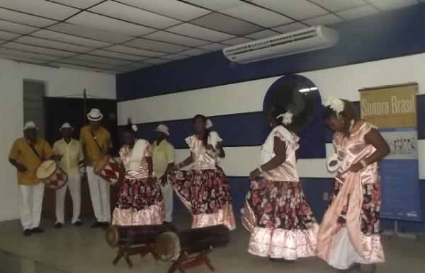  Sonora Brasil apresentou o grupo quilombola Ra&iacute;zes do Bol&atilde;o em Floriano.(Imagem:FlorianoNews)