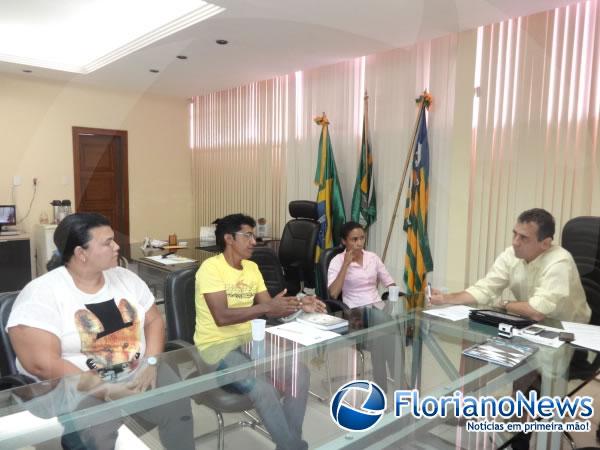 Gilberto J&uacute;nior se re&uacute;ne com integrantes da Associa&ccedil;&atilde;o de Moradores do Bom Lugar.(Imagem:FlorianoNews)