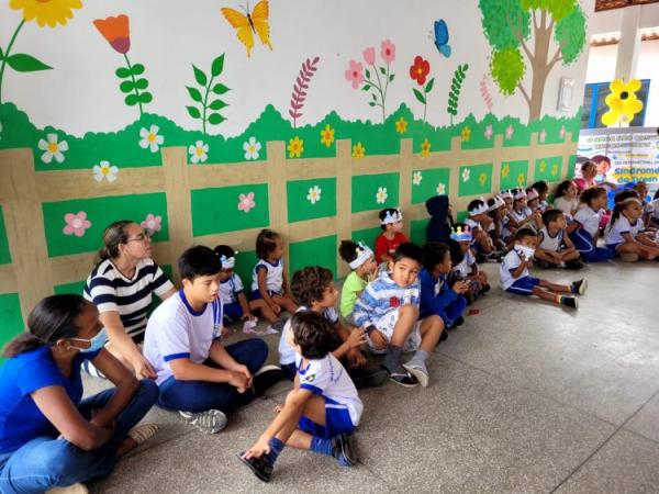 Secretaria de Educação de Floriano realiza ação em alusão ao