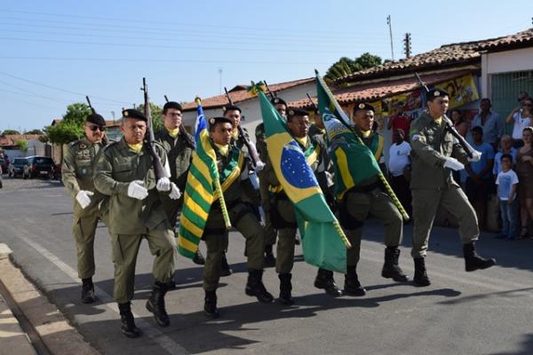 Gilberto J&uacute;nior participa de forma&ccedil;&atilde;o de policiais militares.(Imagem:Waldemir Miranda)