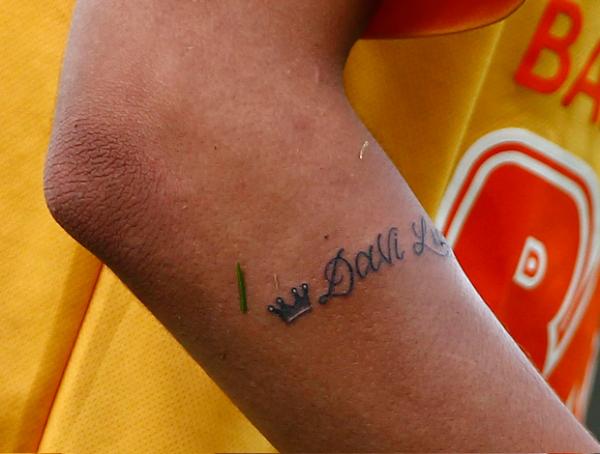 Neymar tatuou o nome do filho, Davi Lucca.(Imagem: Luiz Fernando Menezes/Fotoarena)