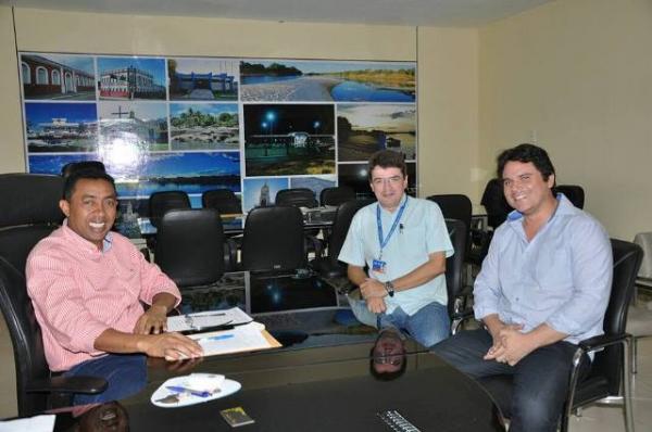 Reuni&atilde;o entre Caixa e Prefeitura debate setor de habita&ccedil;&atilde;o em Floriano.(Imagem:SECOM)
