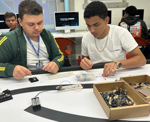 Estudantes piauienses vivem imersão em programação, robótica e cultura durante intercâmbio em Portugal(Imagem:Seduc/PI)