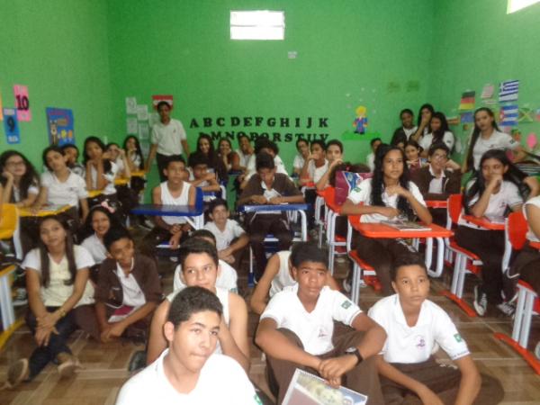 Escola Pequeno Pr&iacute;ncipe recebe representante da Editora Sophos.(Imagem:FlorianoNews)