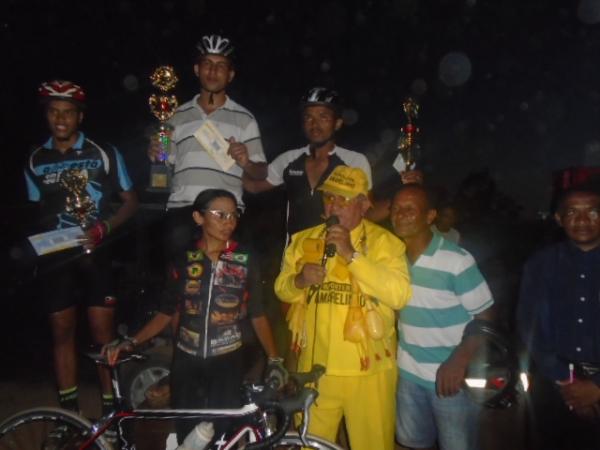 Atletas participam de mais uma edi&ccedil;&atilde;o da Corrida Cicl&iacute;stica do Pequi.(Imagem:FlorianoNews)