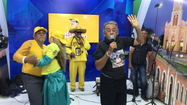 Calouros do Projeto Amarelinho se apresentam em programa da TV Tropical de Bar&atilde;o de Graja&uacute; (Imagem:FlorianoNews)