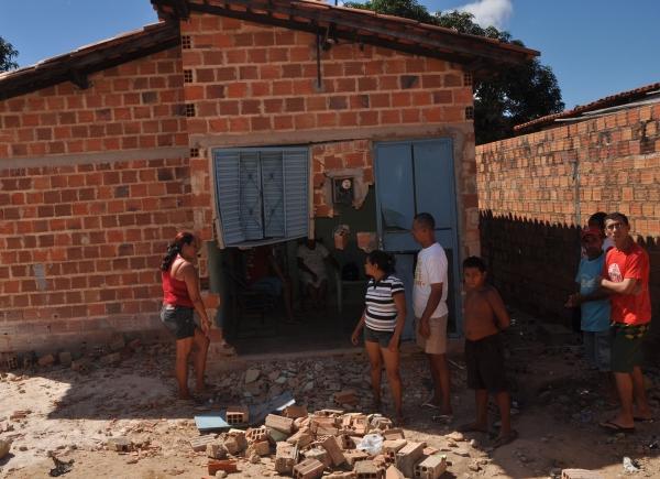 Carro destr&oacute;i casa de idosa no conjunto Dom Avelar.(Imagem:Divulga&ccedil;&atilde;o)