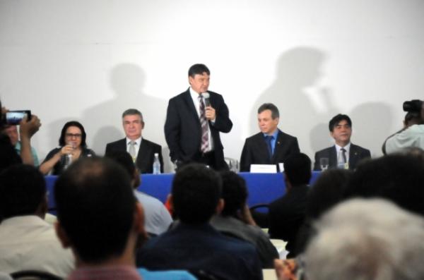 Wellington firma contratos e busca investimentos no Japão e Espanha