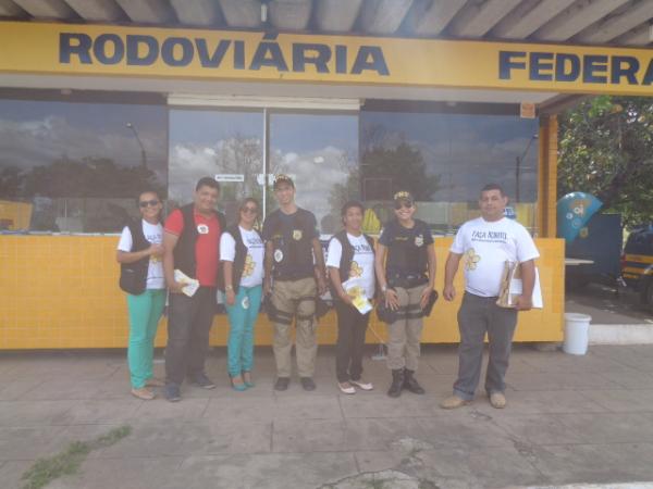 Blitz da PRF e Conselho Tutelar conscientiza motoristas na Campanha ?Faça Bonito?(Imagem:FlorianoNews)