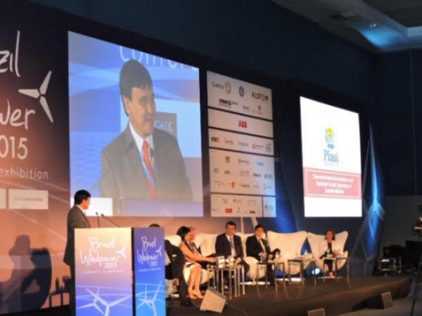 O governador Wellington Dias fez uma apresenta&ccedil;&atilde;o do potencial do Piau&iacute; na &aacute;rea de energias renov&aacute;veis. (Imagem:CCom)
