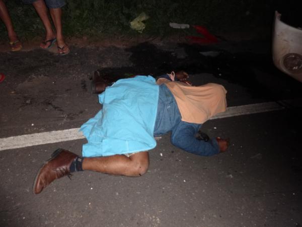 Acidente envolvendo motocicleta e caminhonete deixa uma v&iacute;tima fatal e dois feridos em Floriano(Imagem:FlorianoNews)