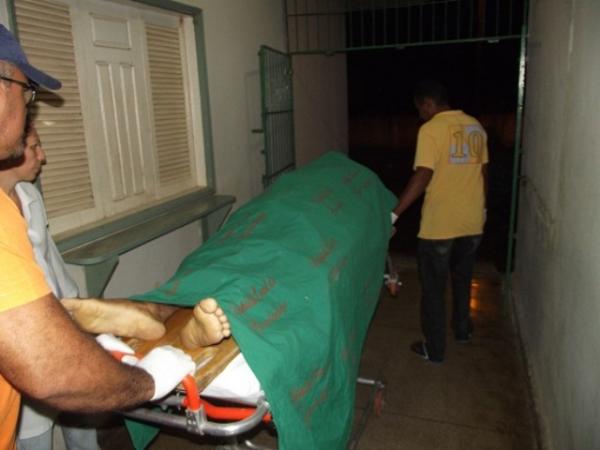 Homem morre ap&oacute;s colidir na traseira de caminhonete.(Imagem:portalcidadeluz)