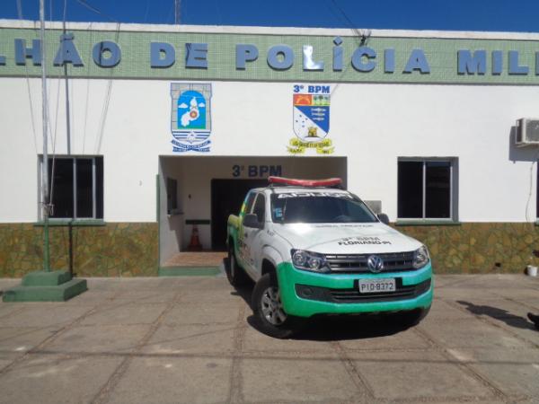 Mulher é vítima de roubo a transeunte no bairro Manguinha