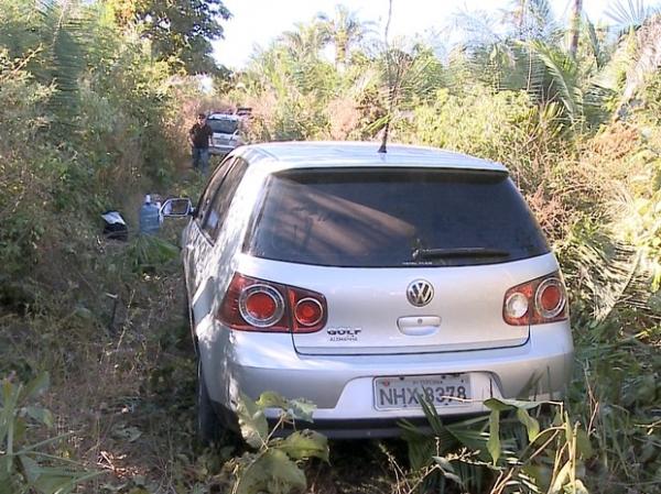 Carros roubados da resid&ecirc;ncia de PF s&atilde;o encontrados abandonados.(Imagem:Reprodu&ccedil;&atilde;o/TV Clube)