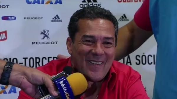 Luxemburgo ri ap&oacute;s ser surpreendido com resposta de rep&oacute;rter.(Imagem:Foto: Reprodu&ccedil;&atilde;o SporTV)