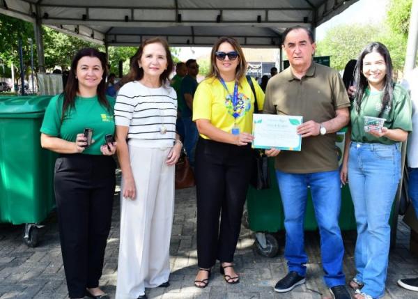 Floriano realiza mobiliza&ccedil;&atilde;o em prol do meio ambiente na Pra&ccedil;a Dr. Sebasti&atilde;o Martins.(Imagem:Secom)