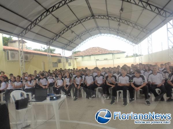 Ronda Cidad&atilde;o realizou palestra sobre drogas no Col&eacute;gio Impacto.(Imagem:FlorianoNews)