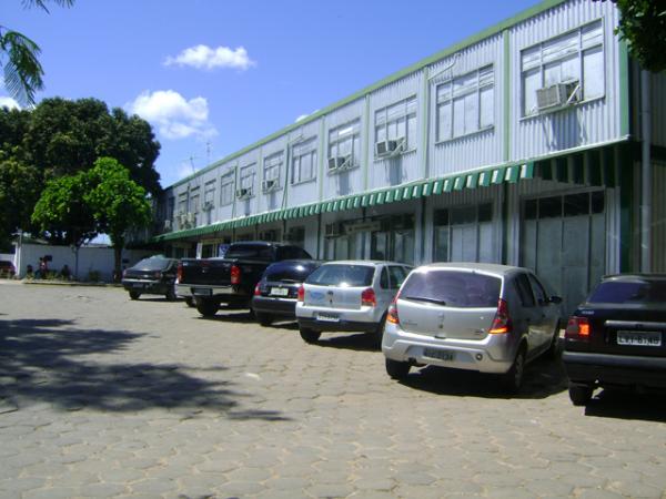 Policial atira contra funcionário na porta da maternidade Evangelina Rosa