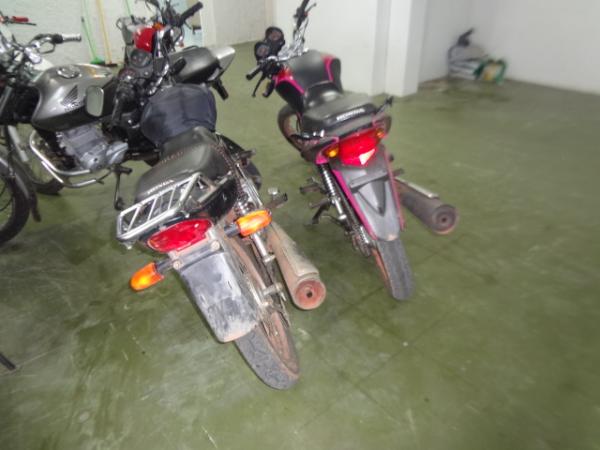 Opera&ccedil;&atilde;o apreende drogas e dinheiro em Floriano.(Imagem:FlorianoNews)