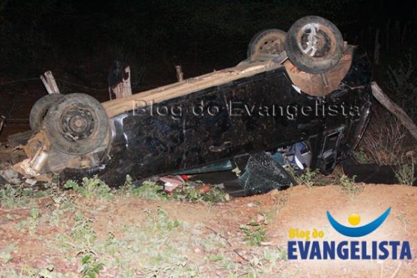 Homem tem a cabe&ccedil;a decepada em acidente automobil&iacute;stico.(Imagem:Blogdoevangelista)