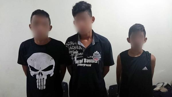 Menores apreendidos ap&oacute;s roubo na zona leste de Teresina.(Imagem:Divulga&ccedil;&atilde;o PM)