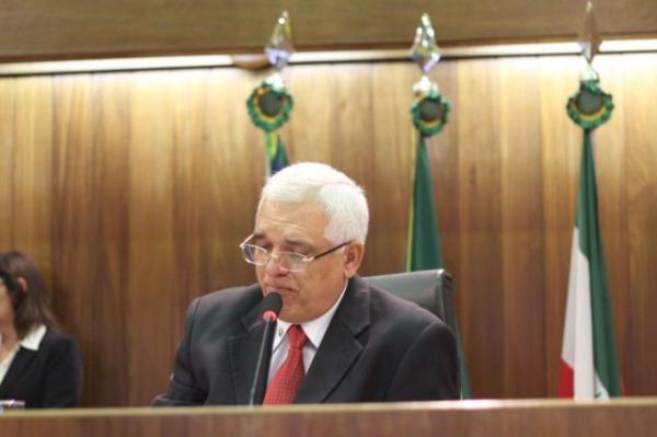 Deputados comemoram empréstimos e cobram obras
