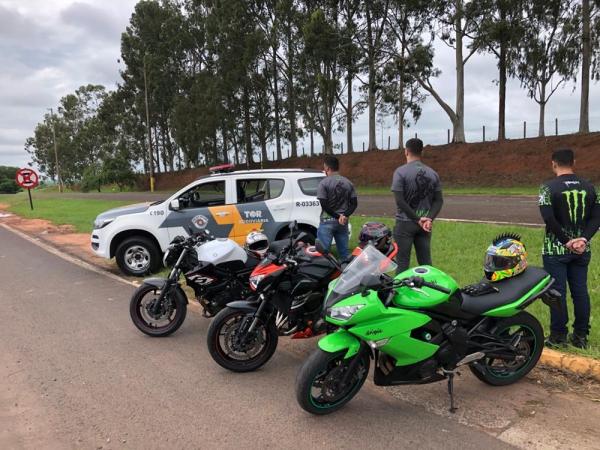 Motociclistas s&atilde;o flagrados tirando racha em rodovia de Catigu&aacute; (Imagem:Divulga&ccedil;&atilde;o/PRE)