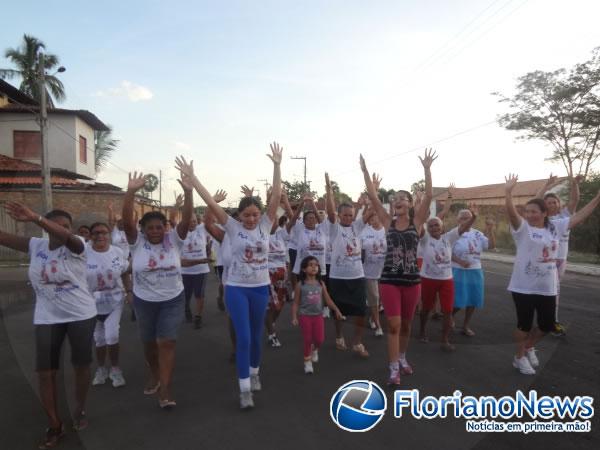  Caminhada da terceira idade &eacute; realizada em Bar&atilde;o de Graja&uacute;.(Imagem:FlorianoNews)