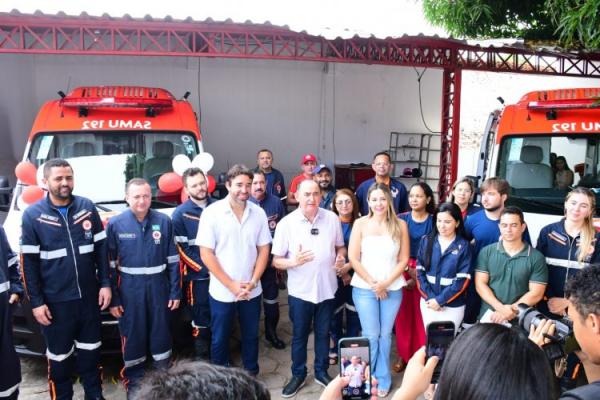 Saúde de Floriano comemora 19 anos do SAMU com entrega de duas novas ambulâncias(Imagem:Secom)