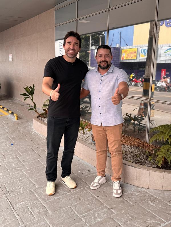  Deputado Marden Menezes recebe ades&atilde;o de peso em Floriano.(Imagem:Ascom)
