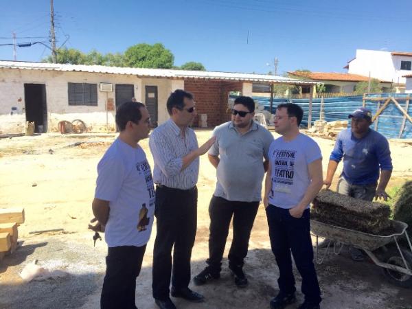 Gilberto Júnior e Secretário Estadual de Cultura visitam obra da Praça CEUs