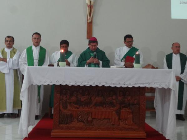 Missa marca posse do novo p&aacute;roco da Par&oacute;quia Santo Ant&ocirc;nio, em Bar&atilde;o de Graja&uacute;.(Imagem:FlorianoNews)