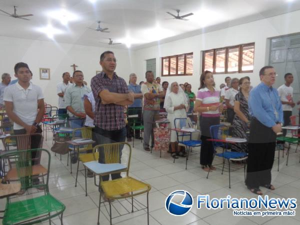 Diocese de Floriano realiza Encontro de Forma&ccedil;&atilde;o Permanente para Clero e paroquianos.(Imagem:FlorianoNews)