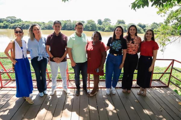 Margarete Coelho visita Polo Cer&acirc;mico do Poty Velho em Teresina ao lado de autoridades e representantes do Sebrae(Imagem:Divulga&ccedil;&atilde;o)